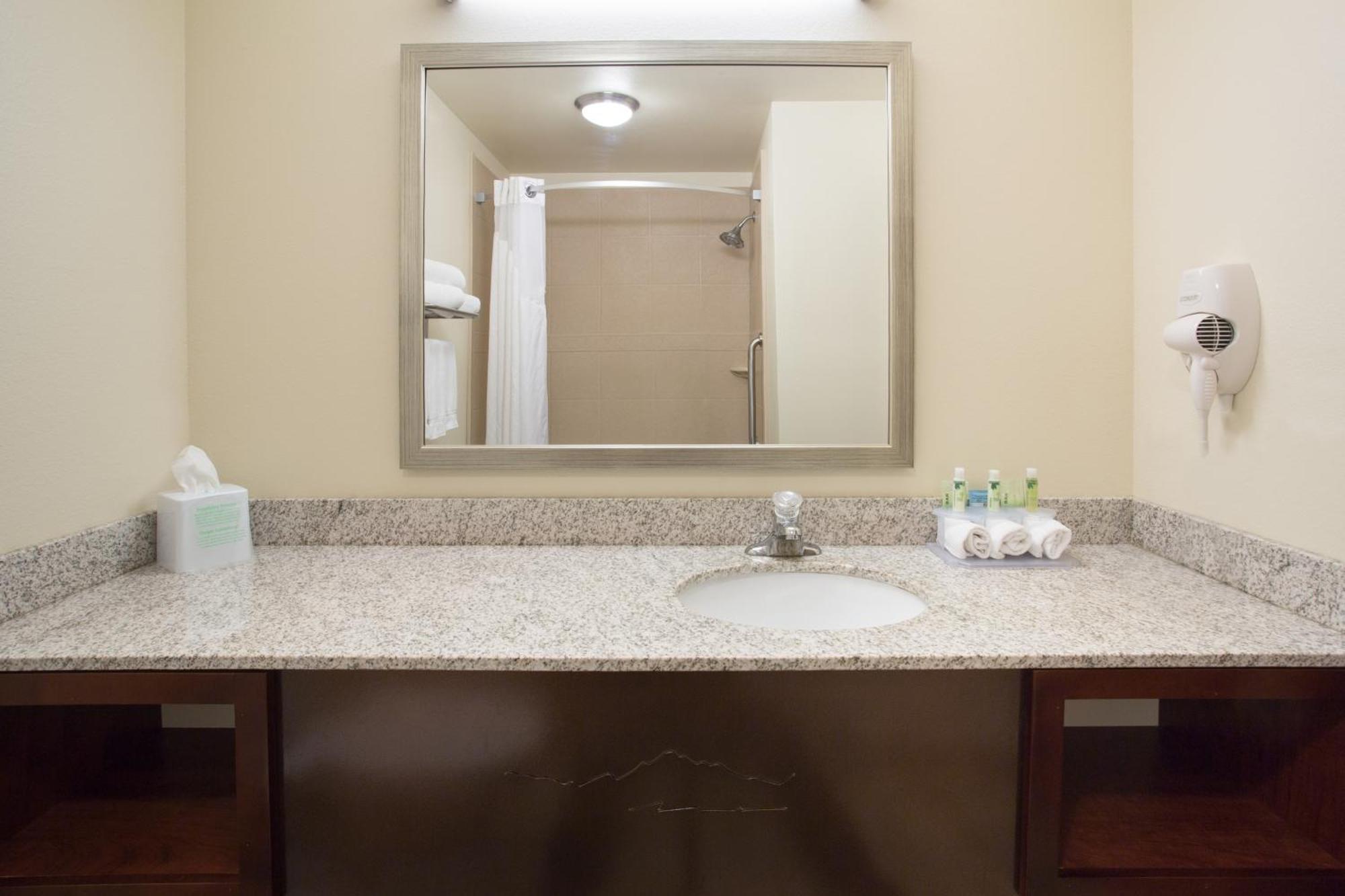 Holiday Inn Express & Suites Glendive By Ihg Екстериор снимка