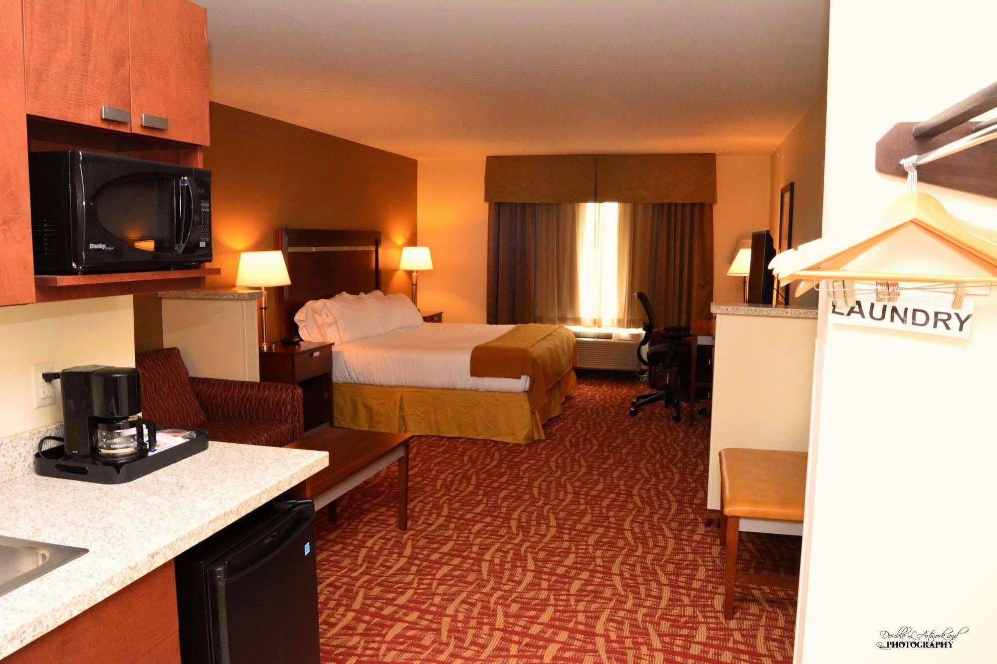 Holiday Inn Express & Suites Glendive By Ihg Екстериор снимка